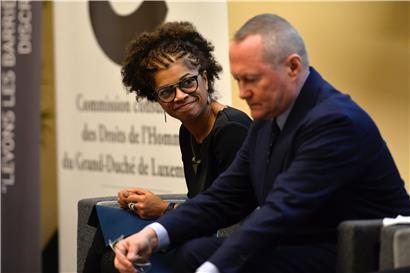 Antónia Ganeto le 13 novembre 2019 aux cotés du directeur de l’Agence européenne des droits de l’homme, Michael O’Flaherty, lors du débat suivant la présentation de l’étude „Being Black in Luxembourg“
