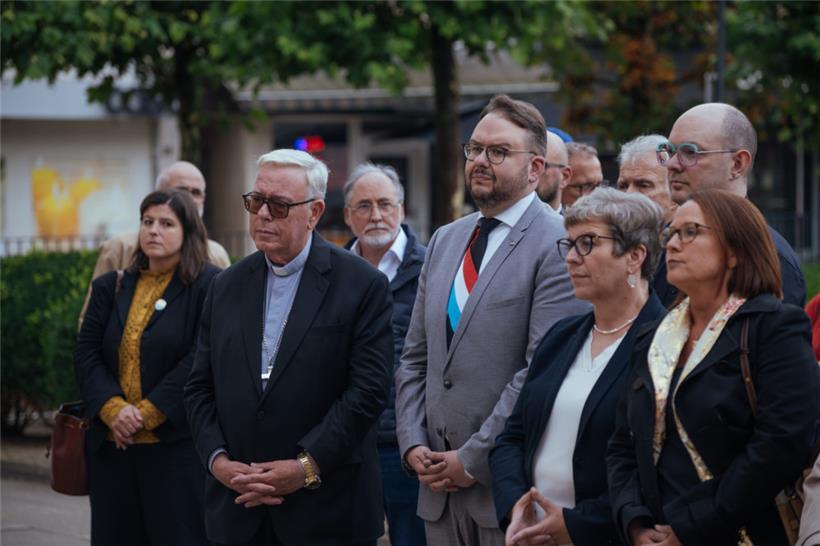 Anwesend waren unter anderem Kardinal Jean-Claude Hollerich, der Escher Bürgermeister Christian Weis, Gesundheits- und Sozialministerin Martine Deprez und Gleichstellungsministerin Yuriko Backes (v.l.) 
