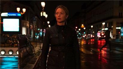 Après avoir survécu à un attentat, Mia (Virginie Efira) doit réapprendre à vivre
