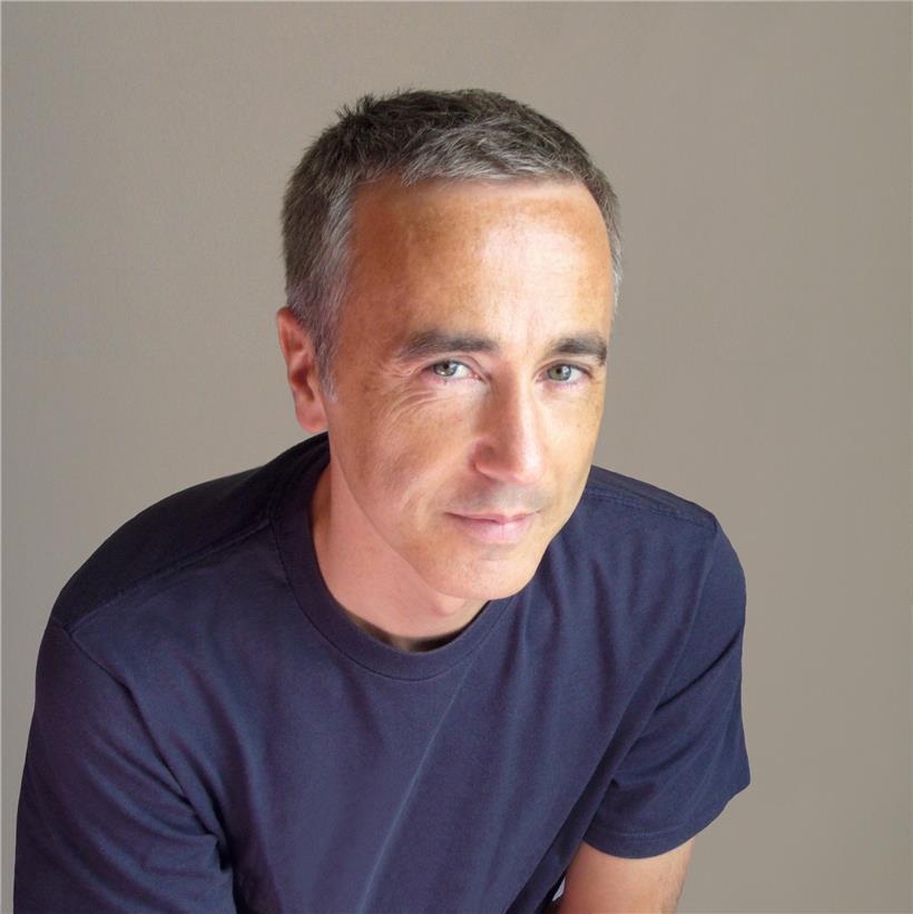 Après des études d’histoire de l’art à l’Ecole du Louvre, Sébastien Lifshitz déb...