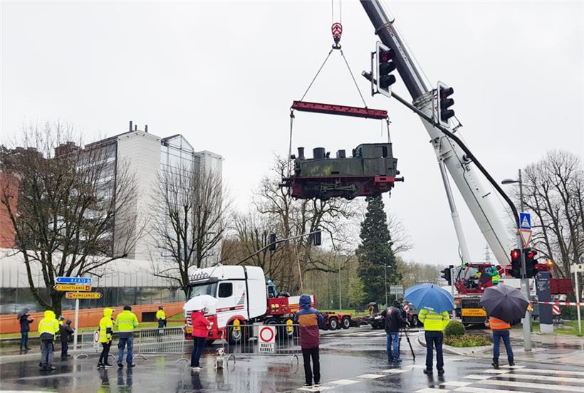 April 2021: Die Hanomag-Dampflok wird zur Restaurierung abtransportiert. Am Samstag kehrt sie zurück.
