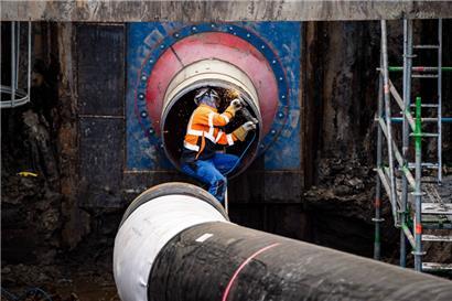 Arbeiten an einem LNG-Terminal bei Wilhelmshaven
