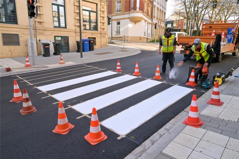 Arbeiter führten die angekündigten Markierungsarbeiten durch