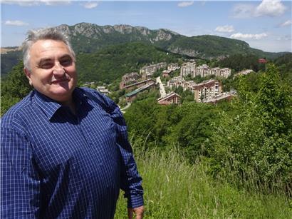 Arbeiter ohne Arbeit hoch über Majdanpek (Serbien): Der Vlache Janko Nikolic (60) bangt um seine Stadt und seine Minderheit
