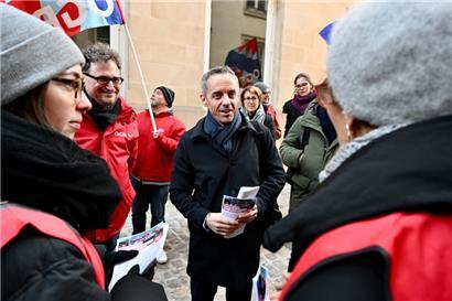 Arbeitsminister Georges Mischo am 6. Dezember 2023 beim Protest in der Hauptstadt
