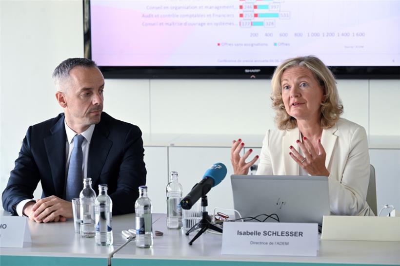 Arbeitsminister Georges Mischo und Isabelle Schlesser, Direktorin der ADEM
