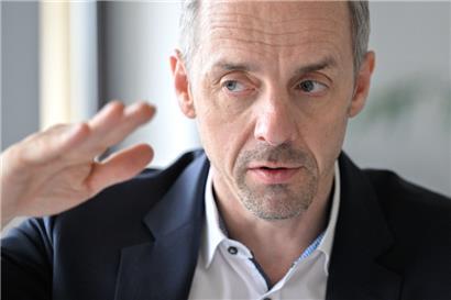 Arbeitsminister Georges Mischo versucht, mit seinen Rechentricks eine Anhebung des Mindestlohns zu umgehen
