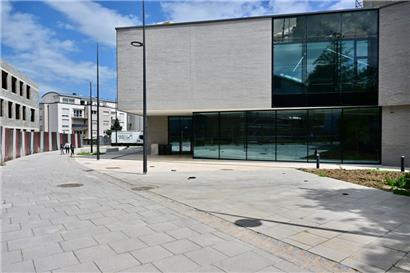 Architekten des modernen Gebäudes sind „Schemel Wirtz Architectes Associés“
