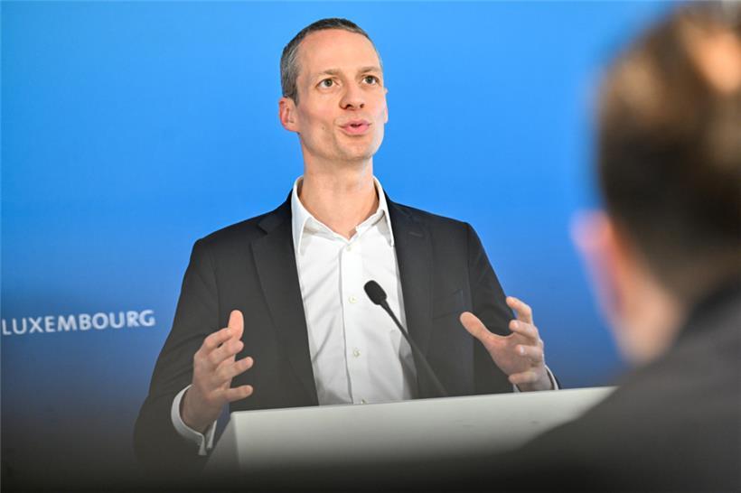 Archivbild von Serge Wilmes (CSV), der am Mittwoch nach heftiger Kritik an seinen verfassungstheoretisch fragwürdigen bis falschen Aussagen eher bedröppelt abzog 

