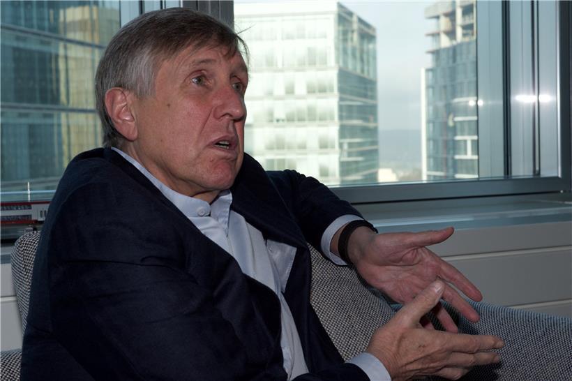 Armeeminister François Bausch sieht sich als Vermittler in der Causa Schleck. Mi...