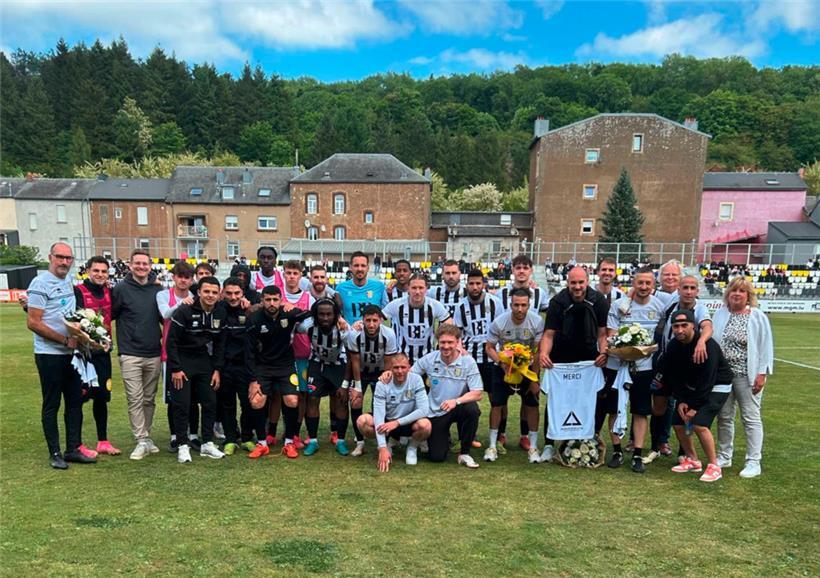 Arnaud Bordi (7.v.r.) wird das Zepter am Saisonende an Reinhold Breu übergeben
