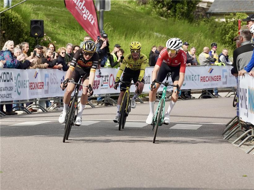 Arno Wallenborn und Mats Wenzel sprinten um den zweiten Platz
