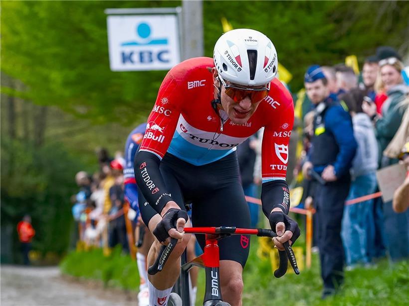 Arthur Kluckers stürzt bei der Flandern-Rundfahrt, Radunfall während Profi-Radrennen in Belgien