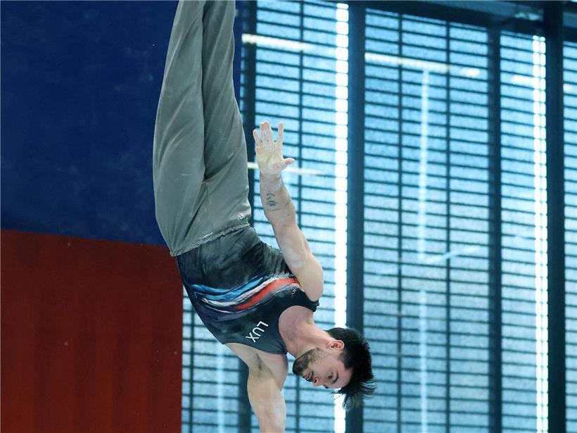 Porträt des Künstlers Quentin Brandenburger in künstlerischem, stilvollem Design