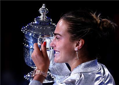 Aryna Sabalenka feiert ihren vierten Grand-Slam-Sieg
