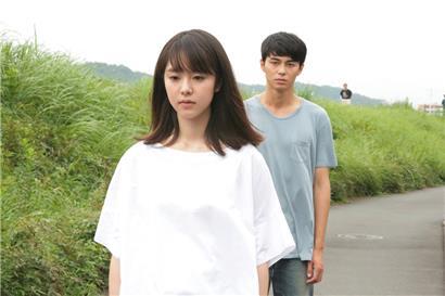 Asako (Erika Karata) und Baku/Ryôhei (Masahiro Higashide)

