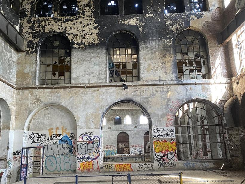 Vers la privatisation du patrimoine industriel? Aspect des structures intérieures de la halle des soufflantes de Terre Rouge (septembre 2025)