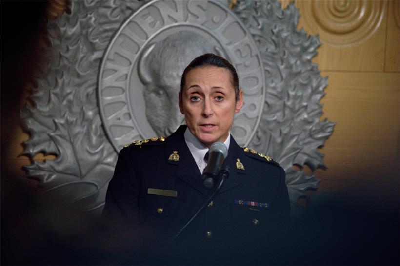 Assistant Commissioner Rhonda Blackmore spricht während einer Pressekonferenz im Hauptquartier der Royal Canadian Mounted Police "F" Division in Regina, Saskatchewan
