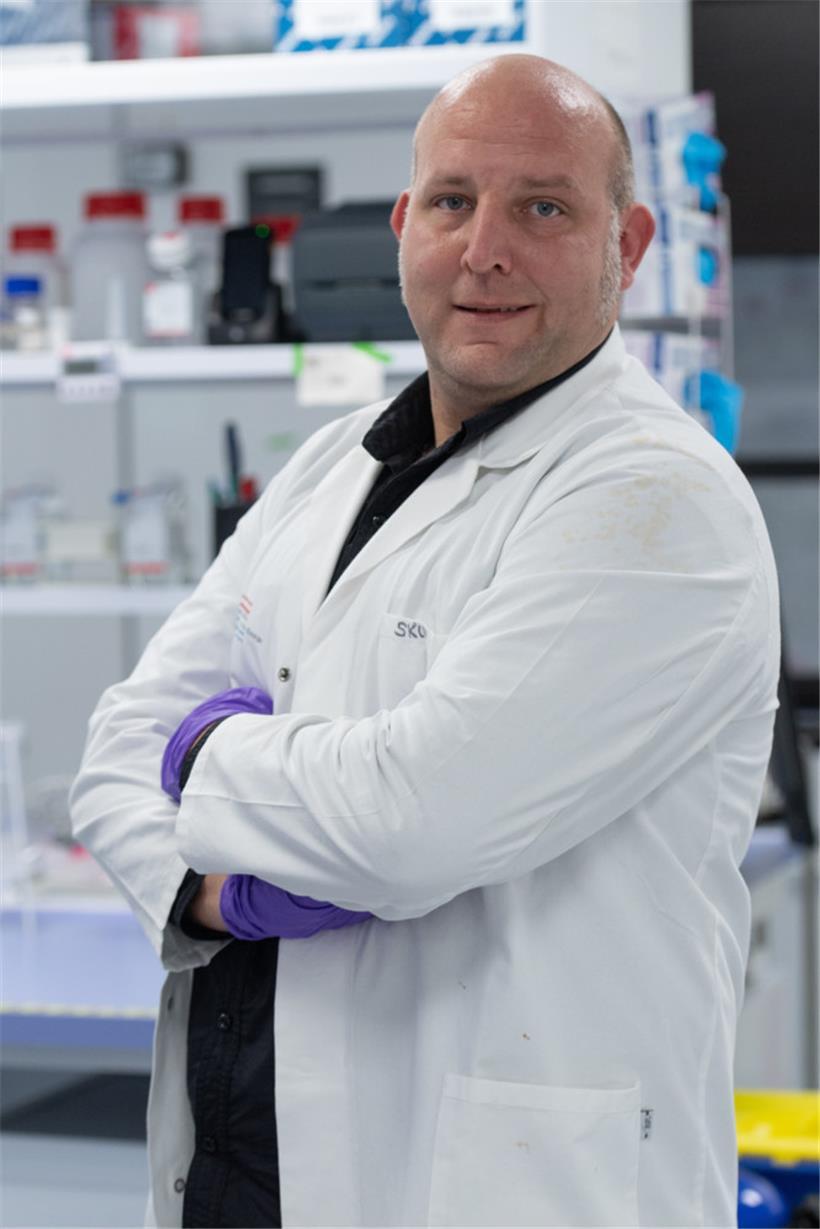 Associate Professor Alexander Skupin ist Biophysiker an der Universität Luxemburg und Mitglied der Covid-19-Taskforce von Research Luxembourg, die die Luxemburger Regierung während der Pandemie berät. In der Taskforce ist er vor allem für die Pandemie-Projektionen zuständig. 
