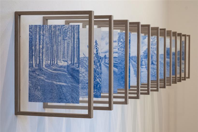 Au centre d’art „Nei Liicht“, Letizia Romanini multiplie les moyens de restituer sa quête d’originaire lors d’un tour du Luxembourg à pied
