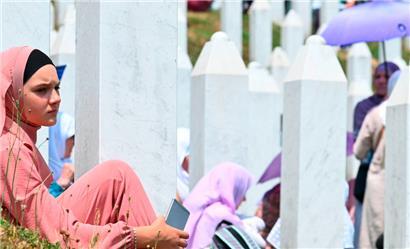 Auch 30 Jahre nach Beginn des Bosnienkriegs kann von einer Versöhnung über den Gräbern noch immer nicht die Rede sein
