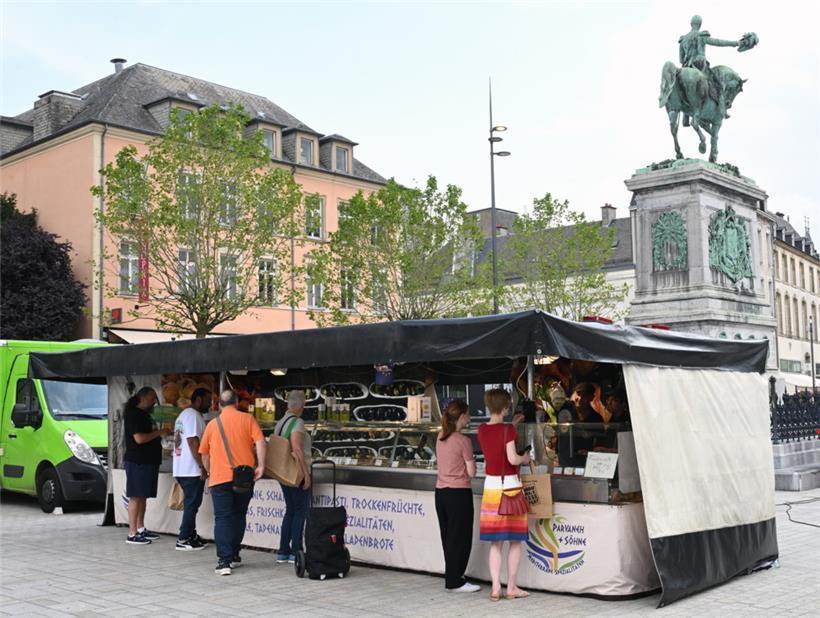 Auch Antipasti kann man am „Knuedler“ kaufen