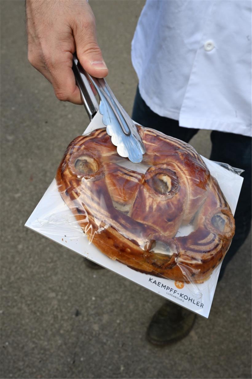 Auch Metzgerinnen und Metzger waren bei der Aktion in Düdelingen dabei und präse...