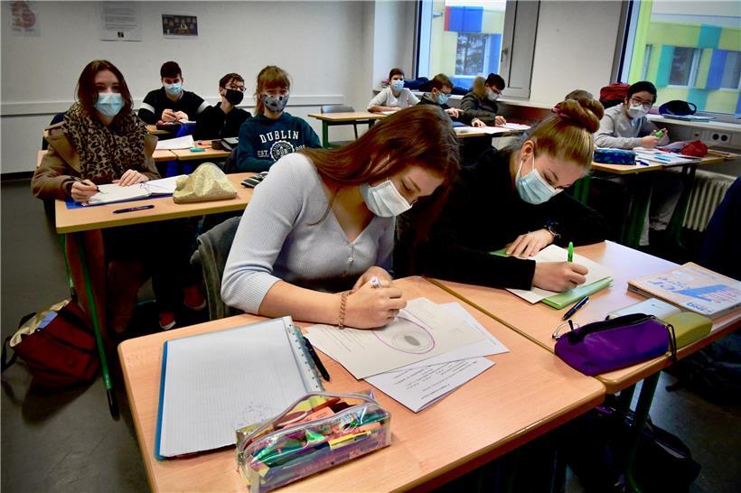 Auch Schüler aus der Sekundarschule dürfen an den Nachhilfekursen teilnehmen
