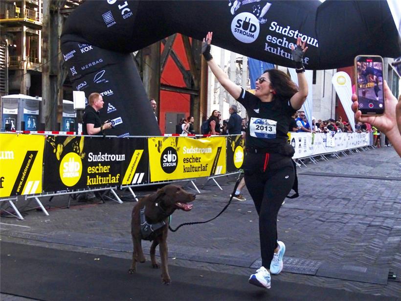 Auch Vierbeiner waren als treue Begleiter am Start