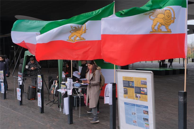 Auch Ziel der Aktion: Über die Situation im Iran informieren