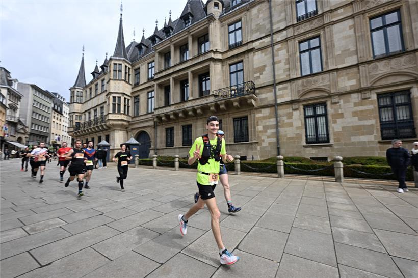 Auch am Palast führt die Streckenführung vorbei