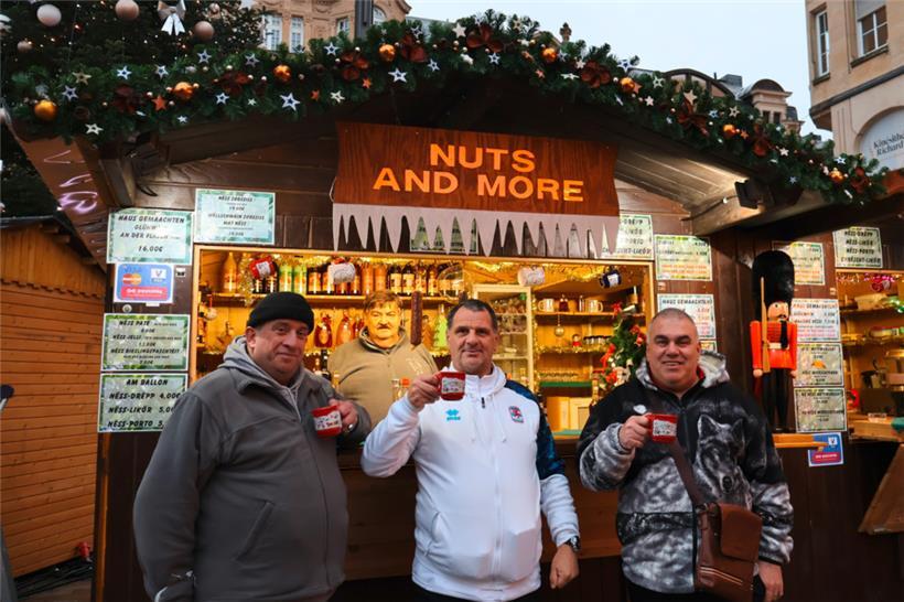 Auch am Stand des Vereins „Schëtter Nössmaart“ stehen Heißgetränke hoch im Kurs
