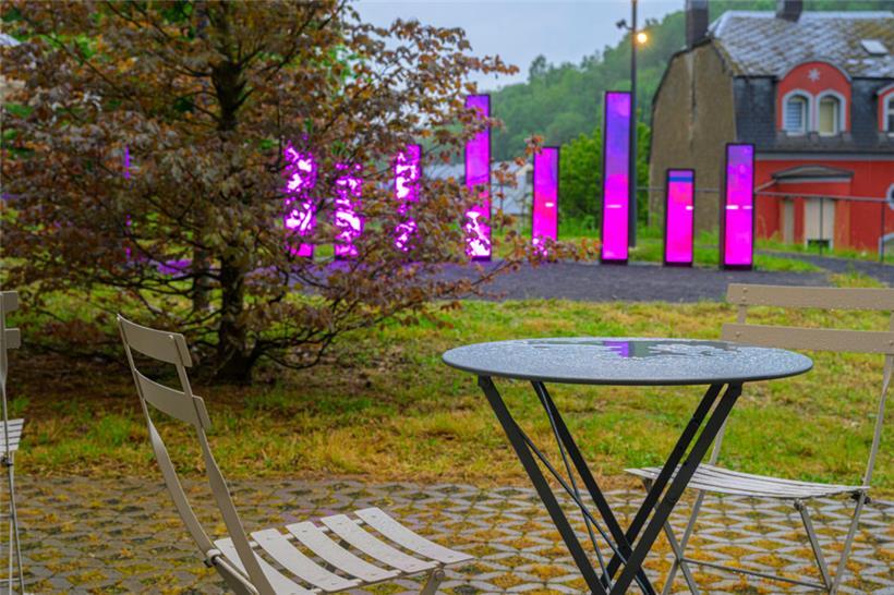 Auch bei Regen ein Kunstwerk: „Towers“