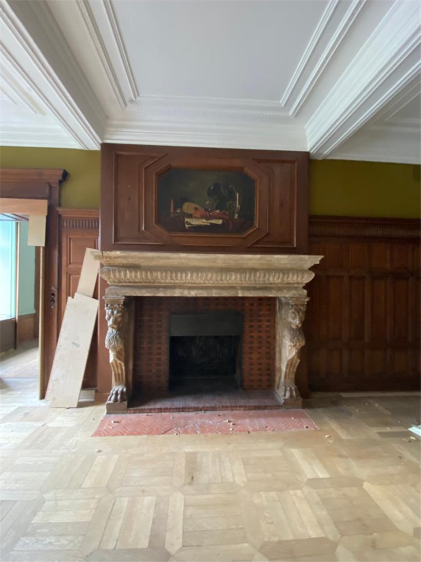 Auch der Kamin im einstigen Raucherzimmer wird nach der Renovierung wieder zum V...