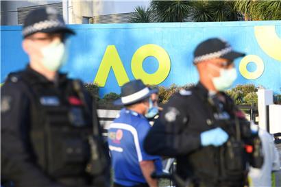 Auch der Sport ist betroffen: Die Australian Open sollen zwar weitergehen, allerdings ohne Zuschauer

