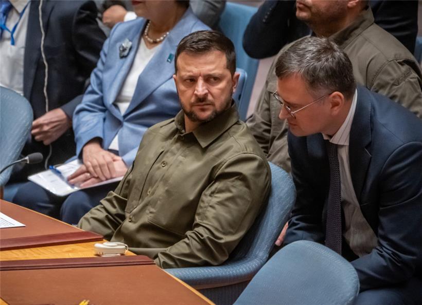 Auch der bisherige Außenminister Dmytro Kuleba (rechts) wird von Präsident Wolodymyr Selenskyj ausgetauscht
