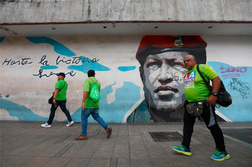 Auch der frühere Präsident Hugo Chávez ist noch präsent in den Straßen. Manch einer träumt noch seinen Traum vom revolutionären Sieg, für die meisten Venezolaner ist der Alltag weit davon entfernt
