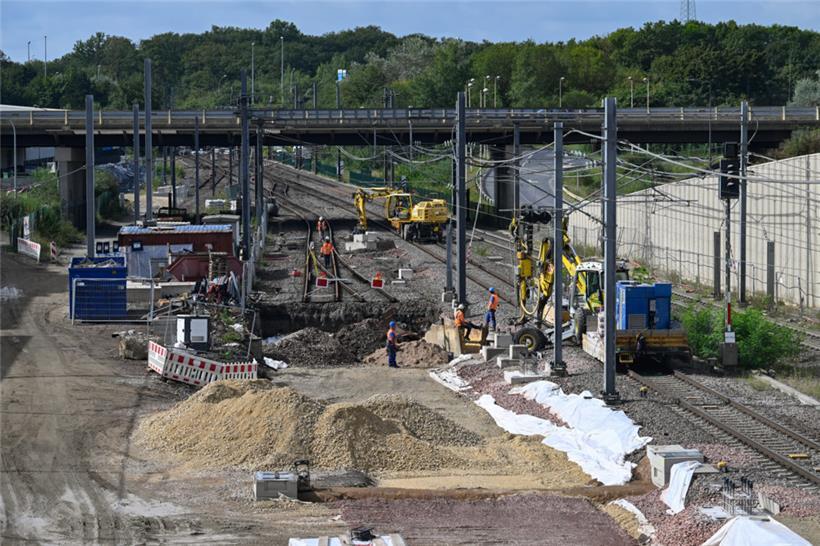 Auch die Arbeiten am zweiten Bahngleis zwischen Luxemburg und Bettemburg schreit...