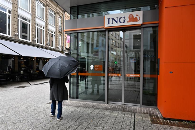 Auch die ING-Filiale in der Grand-rue in Luxemburg-Stadt lässt ihre Kunden im Regen stehen
