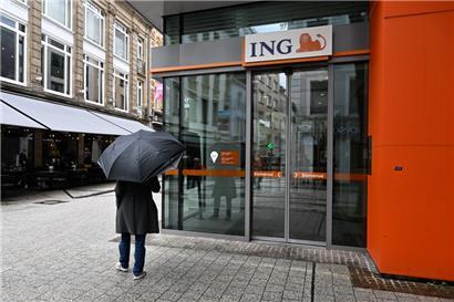 Auch die ING-Filiale in der Grand-rue in Luxemburg-Stadt lässt ihre Kunden im Regen stehen
