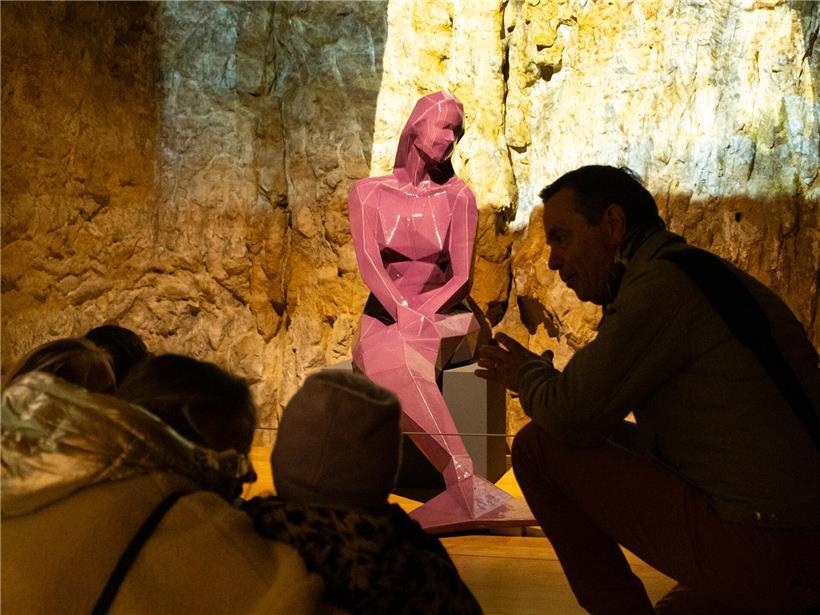 Melusina Figur halb Frau halb Fisch bei Safari Dekoration mit mystischem Wasserwesen Motiv