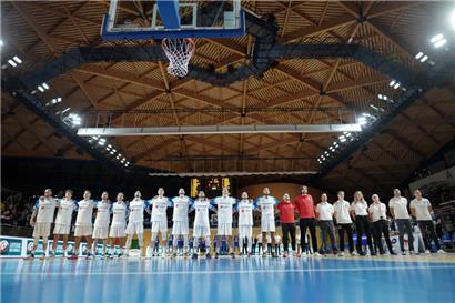 Auch die Nationalmannschaft dürften zusätzliche Profispieler einen Schritt weiter bringen
