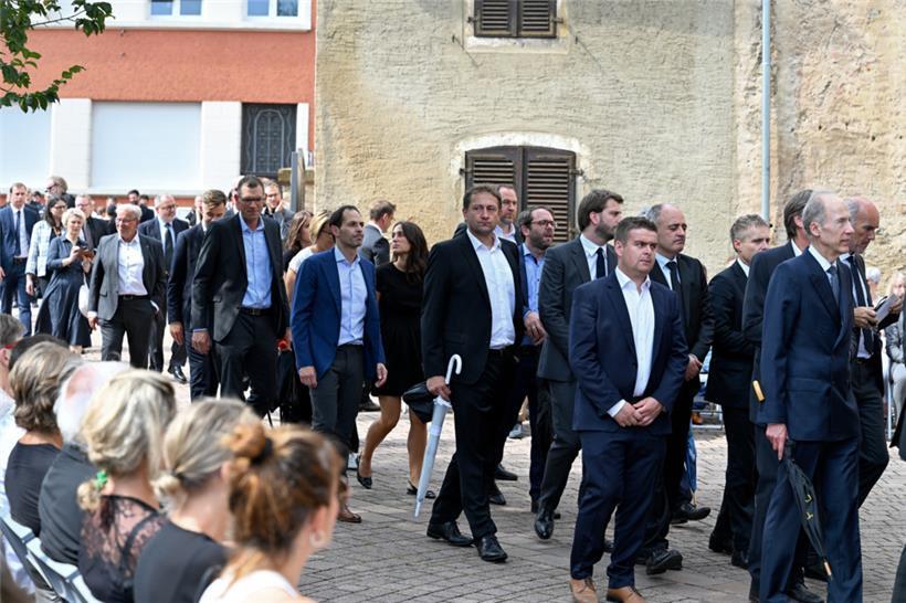 Auch einige Politiker kamen zu der Trauerfeier 
