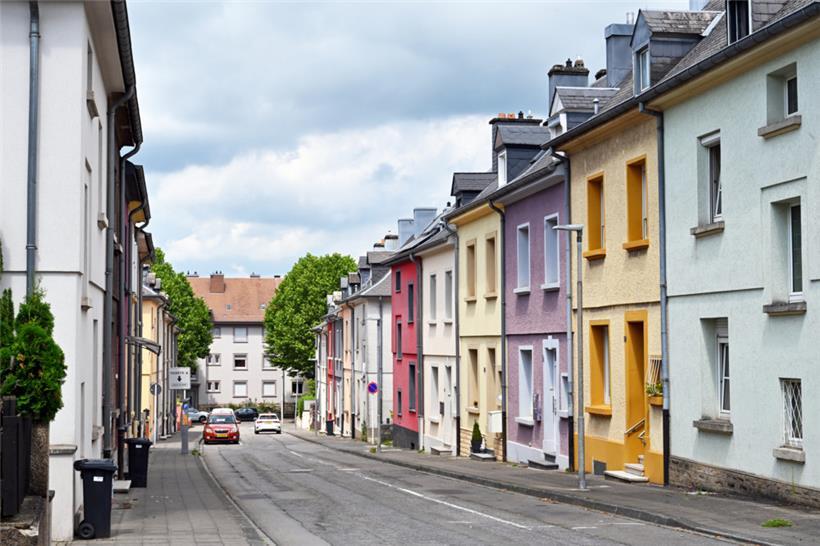 Auch für die Häuser in der rue Aloyse Kayser im Escher Viertel Uecht galt das Verbot für Einliegerwohnungen, das vom Verwaltungsgericht gekippt wurde
