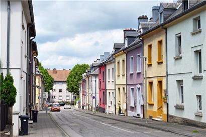 Auch für die Häuser in der rue Aloyse Kayser im Escher Viertel Uecht galt das Verbot für Einliegerwohnungen, das vom Verwaltungsgericht gekippt wurde
