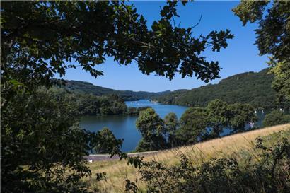 Auch im Stausee des Naturparks Obersauer ist die Badesaison jetzt vorbei
