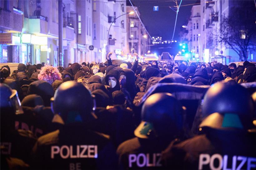 Auch in Berlin wird unter dem Motto „Freiräume verteidigen“ gegen die Räumung von Lützerath demonstriert
