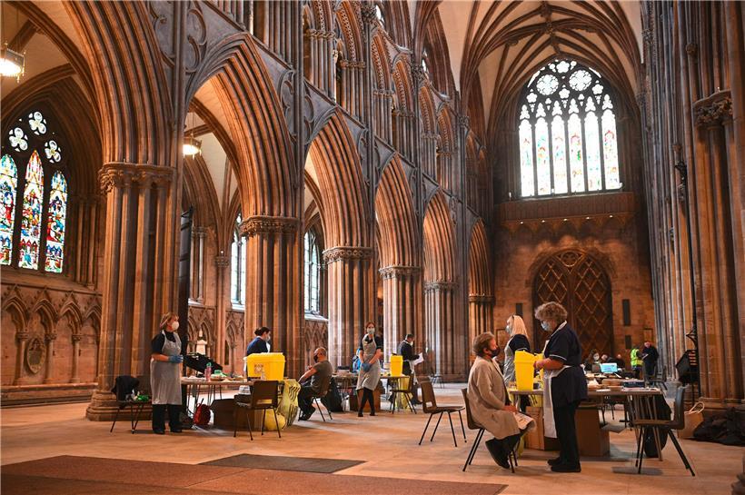 Auch in Kathedralen und vor allem dank Kate Bingham: 25 Millionen sind bereits geimpft
