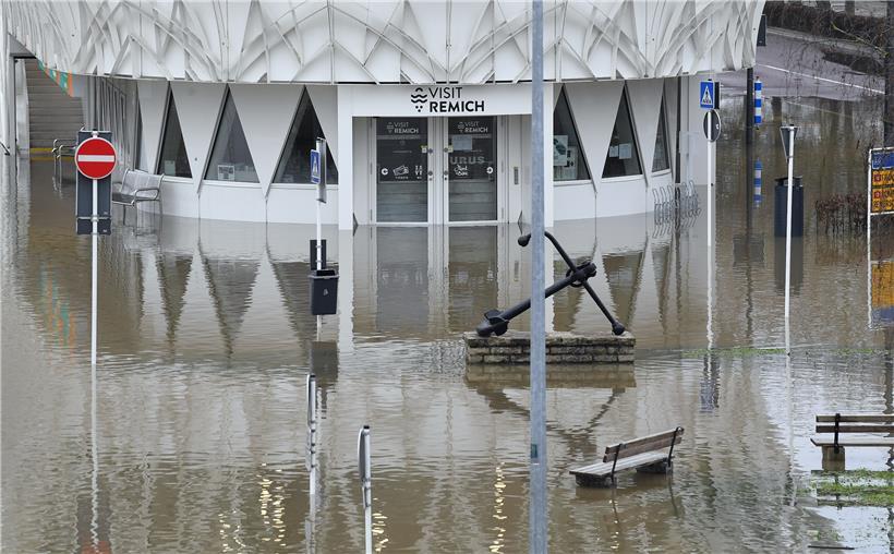 Auch in Remich mussten aufgrund des Hochwassers am Sonntag einige Straßen gesperrt werden
