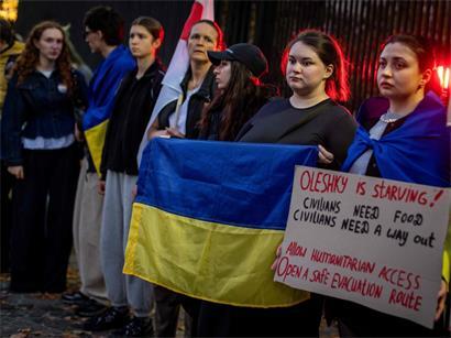 Auch in den USA, in Berlin und den Niederlanden finden Demos statt, die auf die katastrophale humanitäre Lage in Oleschky und allgemein in der Ukraine aufmerksam machen